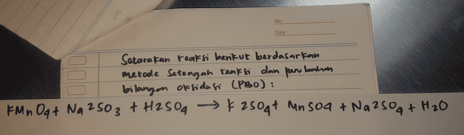 Date No. Date : Setarakan reaksi berikut berdasarkan metode Setengah reaksi dan pen bahan bilangan oksidasi (PBo): KMn Oqt Na 2503 + H2SO4 & 250g+ Mn 509 + Na250 g + H₂O 