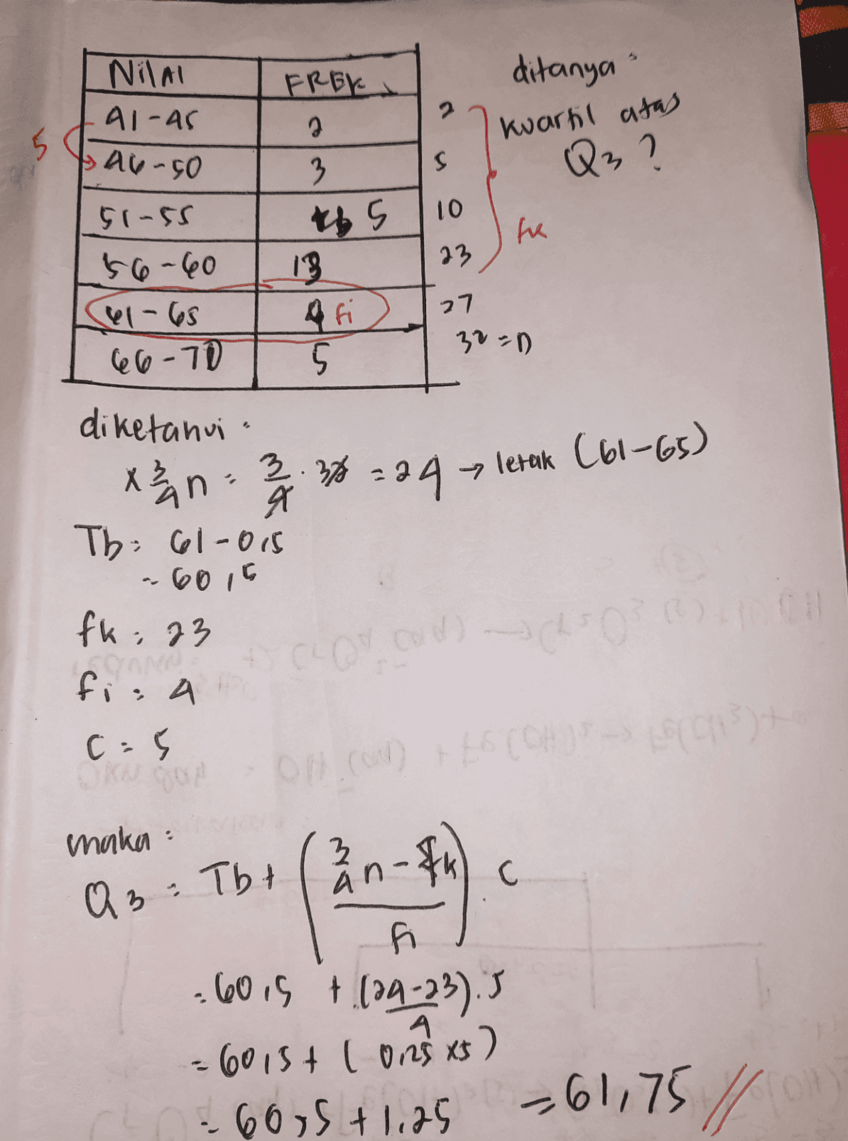 Nilai Al-45 Р FREK ditanya 2 3 5 AV-50 kwartil atas Q3? 3 s 10 fe to 5 19 23 51-55 56-60 Sei-65 66-70 27 7 370 5 diketahui X 3 = 3.30 4 224 > letak (61-65) The 61-015 -6015 fk: 23 fie a C. C-5 on.com) ECOH) maka : 3 조 ån-th с C Q3: Tbt fi .60.9 + (09-23). I = 6015+ ( 0128 x) 6615 +1.25 -61,75 // - 