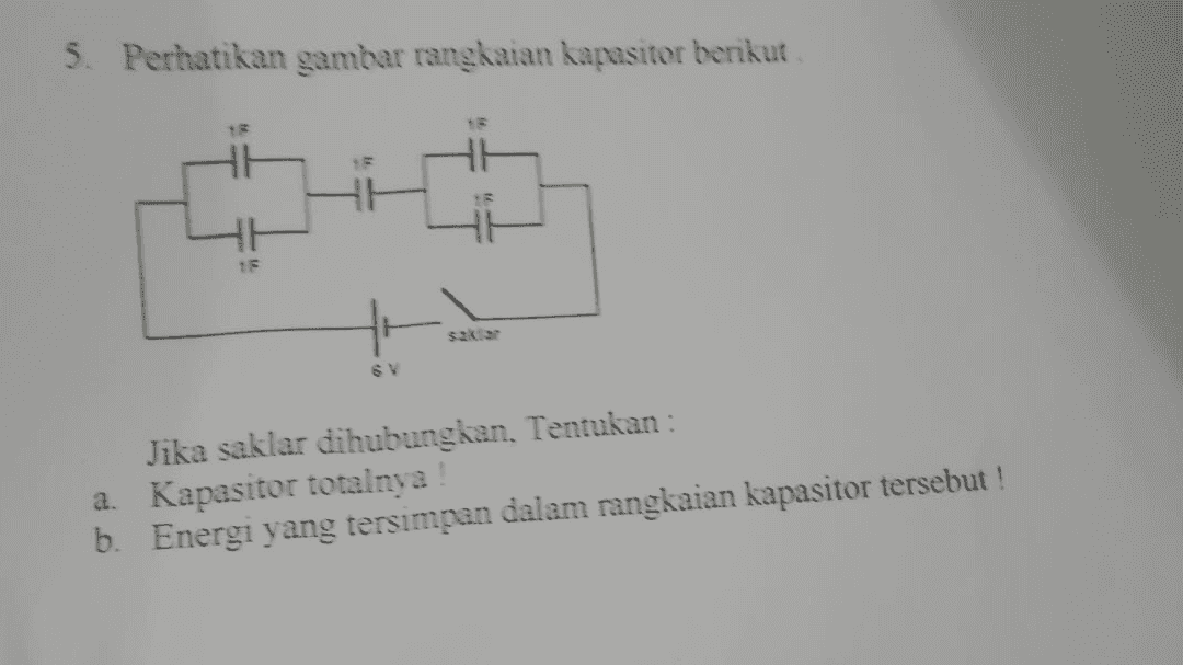 3. Perhatikan gambar rangkaian kapasitor berikut 1 21 SV Jika saklar dihubungkan. Tentukan : a. Kapasitor totalnya b. Energi yang tersimpan dalam rangkaian kapasitor tersebut! 